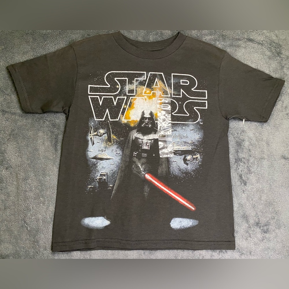 ‼️CLEARANCE‼️ ⛵️ STAR WARS - Darth Vader w/Red Sabor - Kids T-Shirt - Black